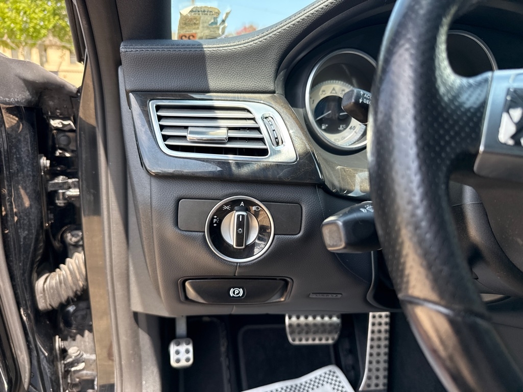 Mercedes-Benz CLS-Class 4dr Sdn CLS 550 RWD 2012 Mercedes-Benz CLS-Class 4dr Sdn CLS 550 RWD 2012