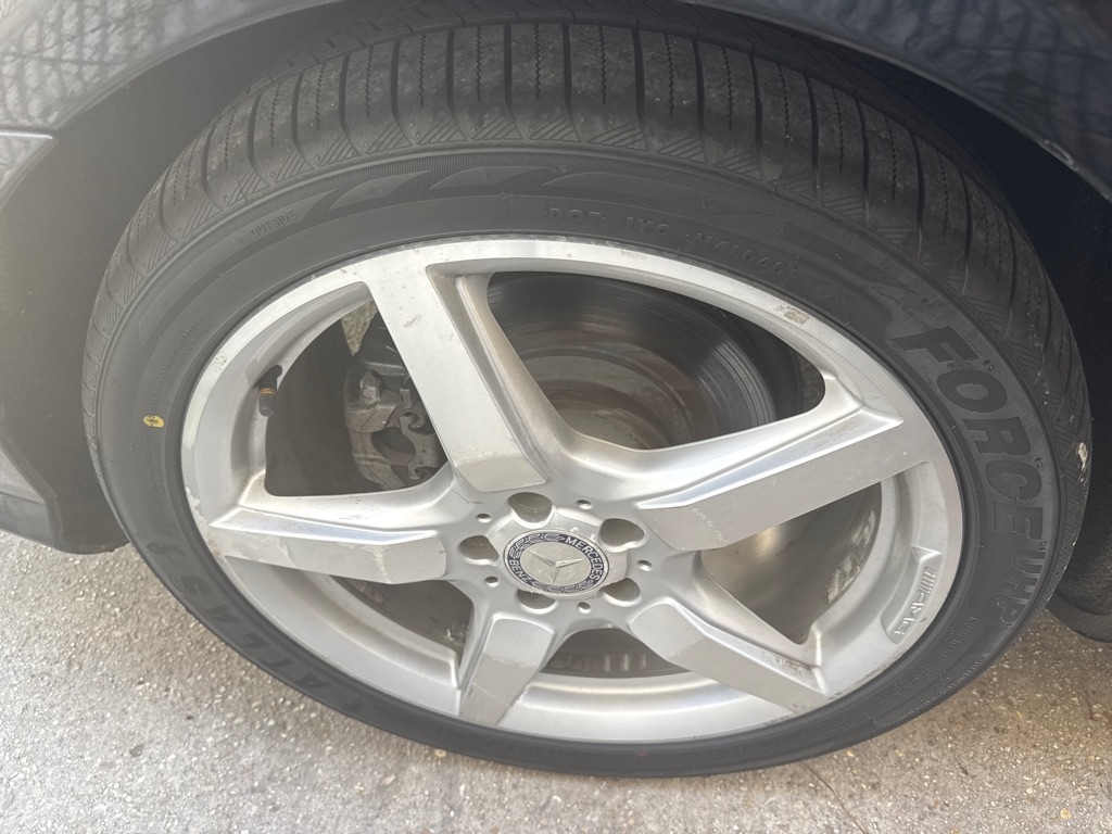 Mercedes-Benz CLS-Class 4dr Sdn CLS 550 RWD 2012