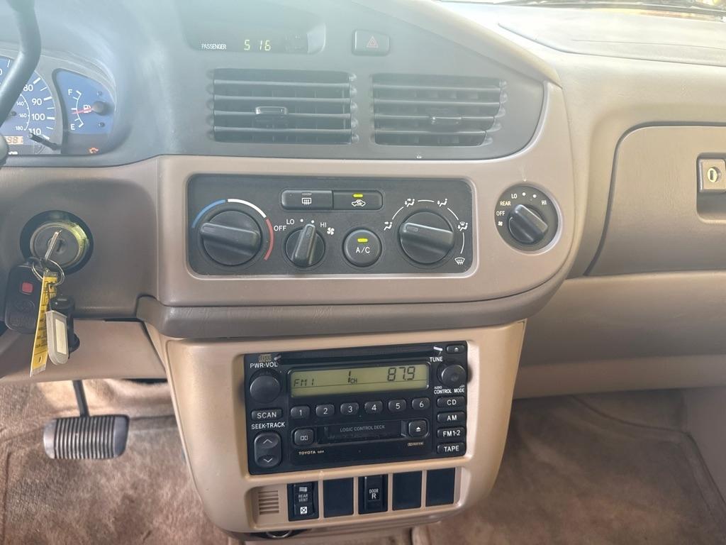 Toyota Sienna 5dr XLE (Natl) 2002