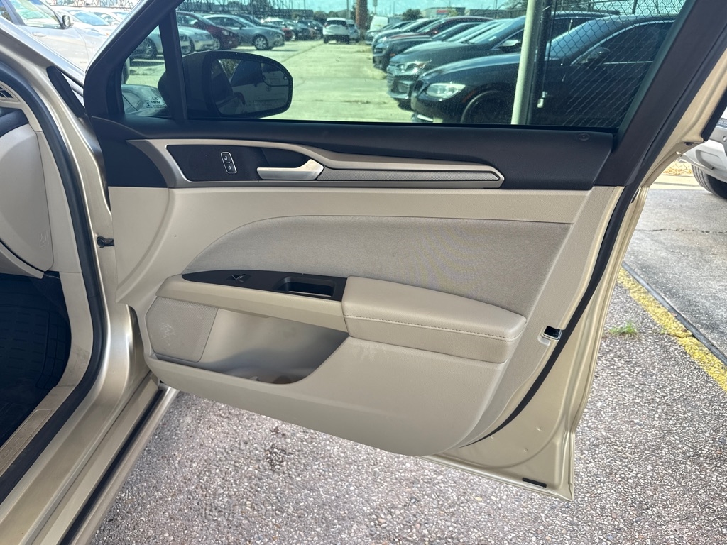 Ford Fusion SE FWD 2017 Ford Fusion SE FWD 2017