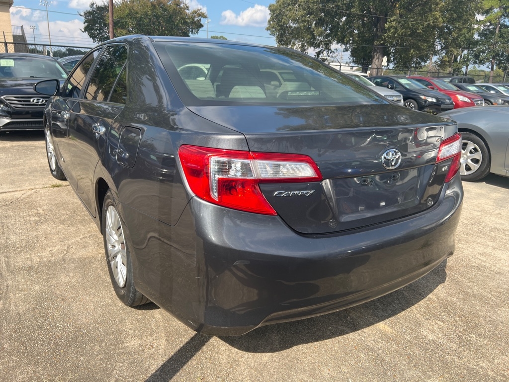 Toyota Camry 4dr Sdn I4 Auto XLE (Natl) 2013 Toyota Camry 4dr Sdn I4 Auto XLE (Natl) 2013