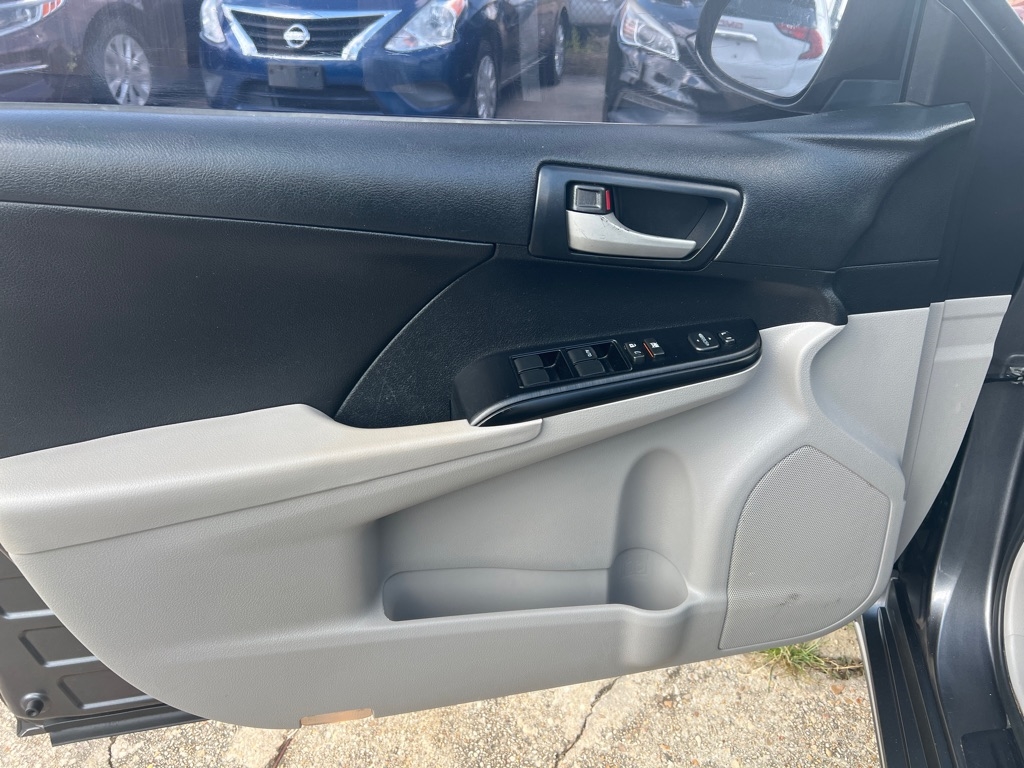 Toyota Camry 4dr Sdn I4 Auto XLE (Natl) 2013 Toyota Camry 4dr Sdn I4 Auto XLE (Natl) 2013