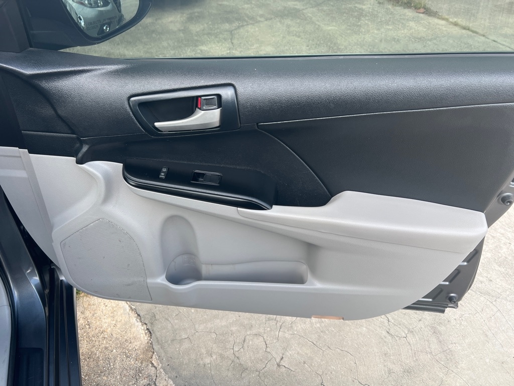 Toyota Camry 4dr Sdn I4 Auto XLE (Natl) 2013 Toyota Camry 4dr Sdn I4 Auto XLE (Natl) 2013