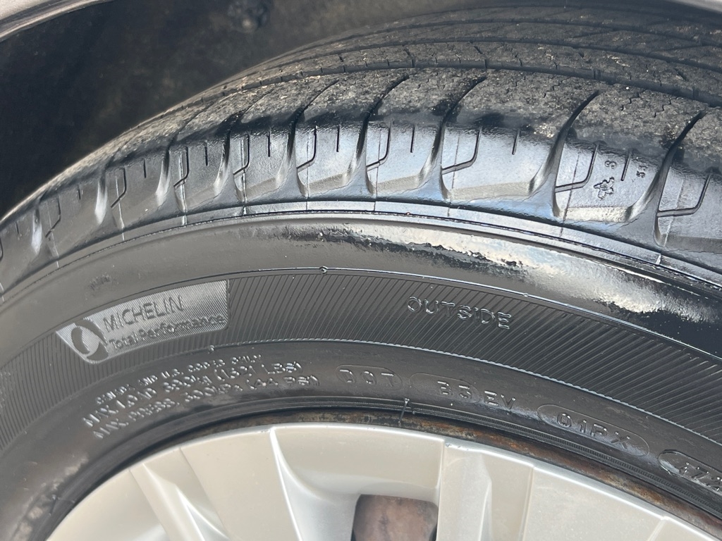 Toyota Camry 4dr Sdn I4 Auto XLE (Natl) 2013 Toyota Camry 4dr Sdn I4 Auto XLE (Natl) 2013