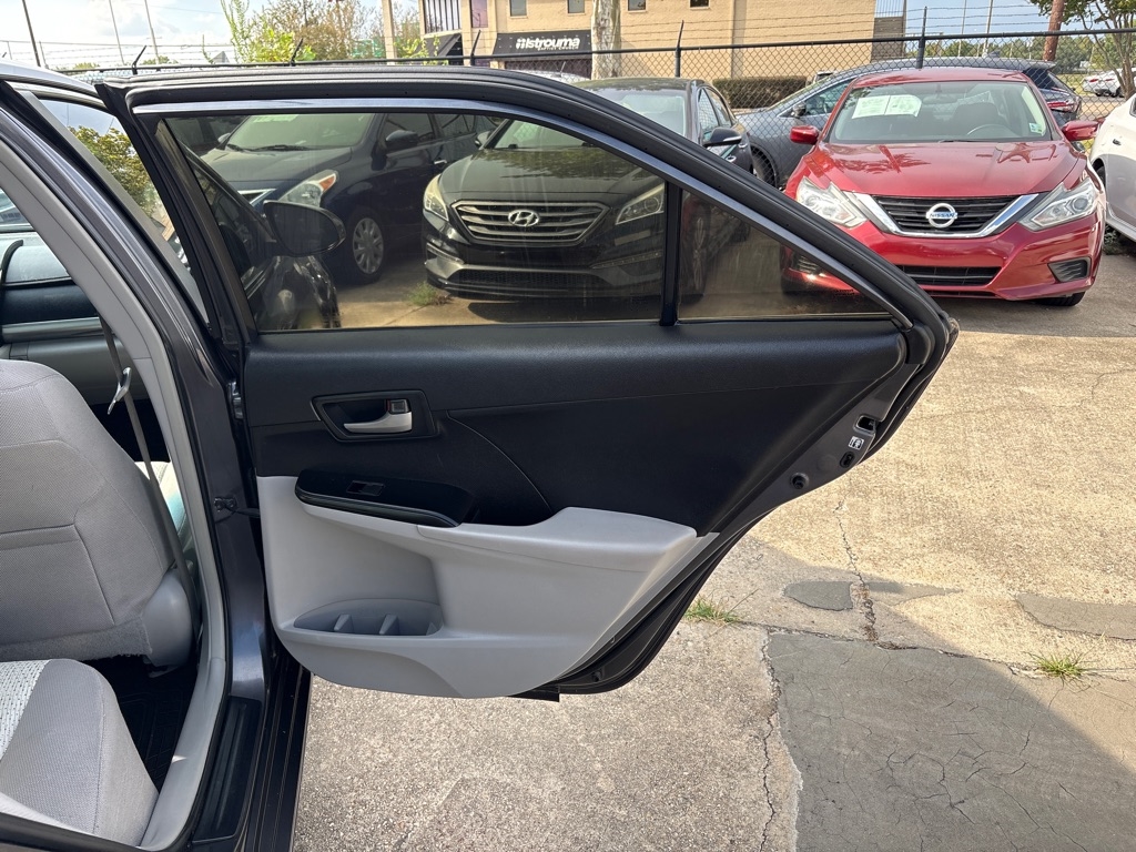 Toyota Camry 4dr Sdn I4 Auto XLE (Natl) 2013 Toyota Camry 4dr Sdn I4 Auto XLE (Natl) 2013