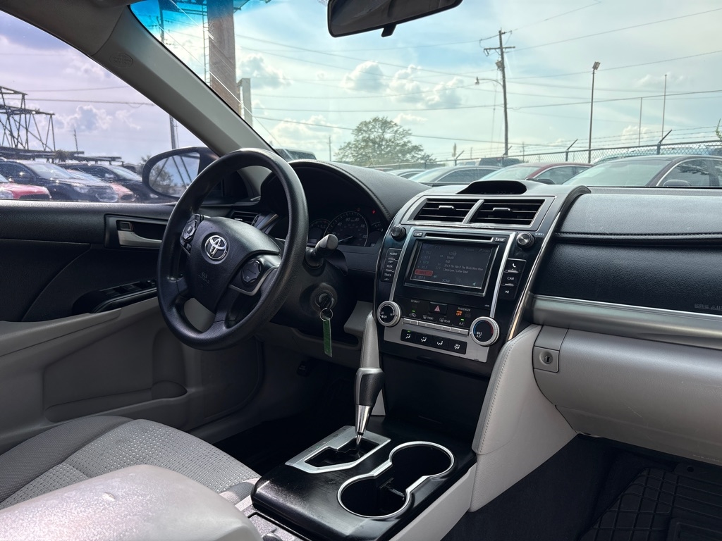 Toyota Camry 4dr Sdn I4 Auto XLE (Natl) 2013 Toyota Camry 4dr Sdn I4 Auto XLE (Natl) 2013