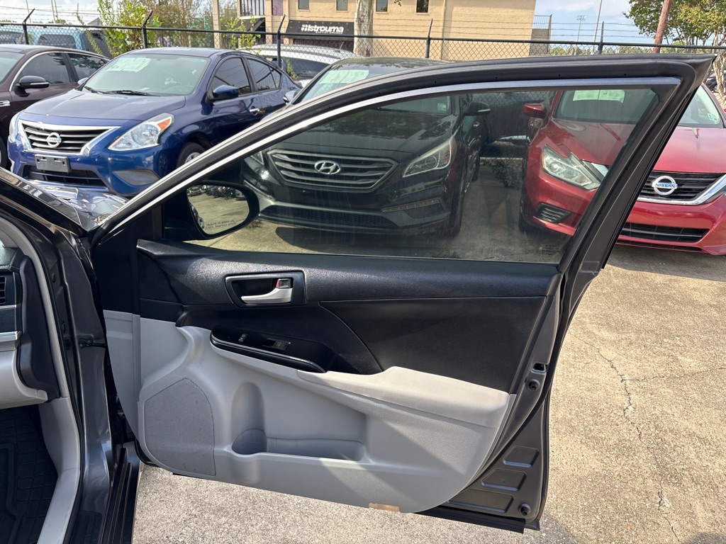 Toyota Camry 4dr Sdn I4 Auto XLE (Natl) 2013 Toyota Camry 4dr Sdn I4 Auto XLE (Natl) 2013