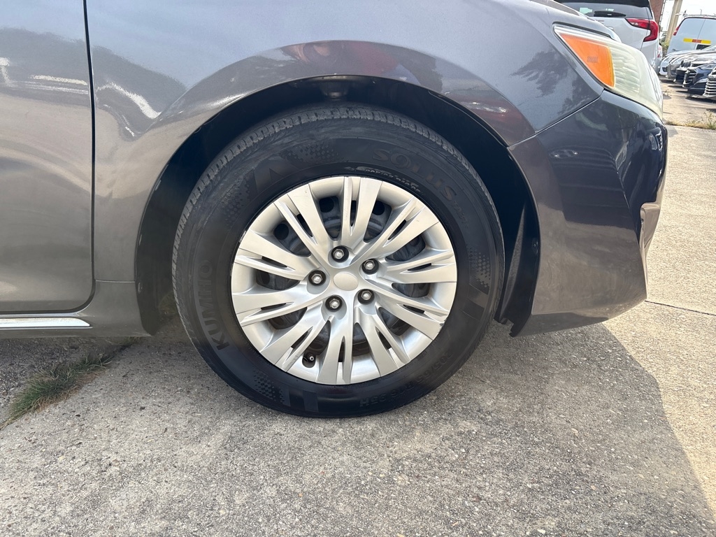 Toyota Camry 4dr Sdn I4 Auto XLE (Natl) 2013 Toyota Camry 4dr Sdn I4 Auto XLE (Natl) 2013