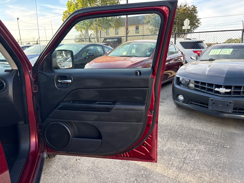 Jeep Patriot FWD 4dr Latitude 2013 Jeep Patriot FWD 4dr Latitude 2013