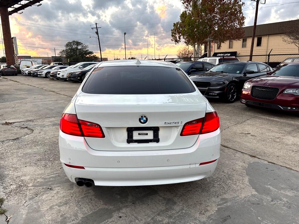 BMW 5 Series 4dr Sdn 528i RWD 2011