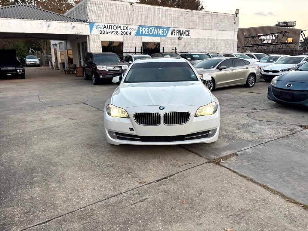 BMW 5 Series 4dr Sdn 528i RWD 2011