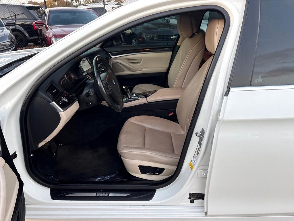 BMW 5 Series 4dr Sdn 528i RWD 2011