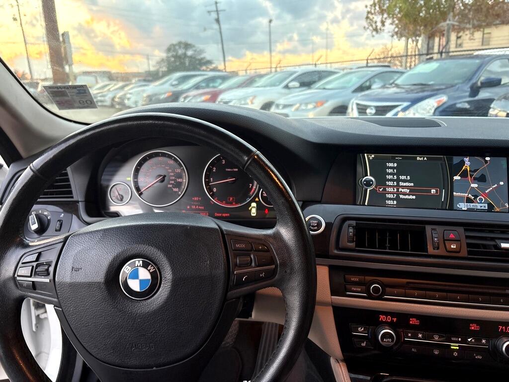 BMW 5 Series 4dr Sdn 528i RWD 2011