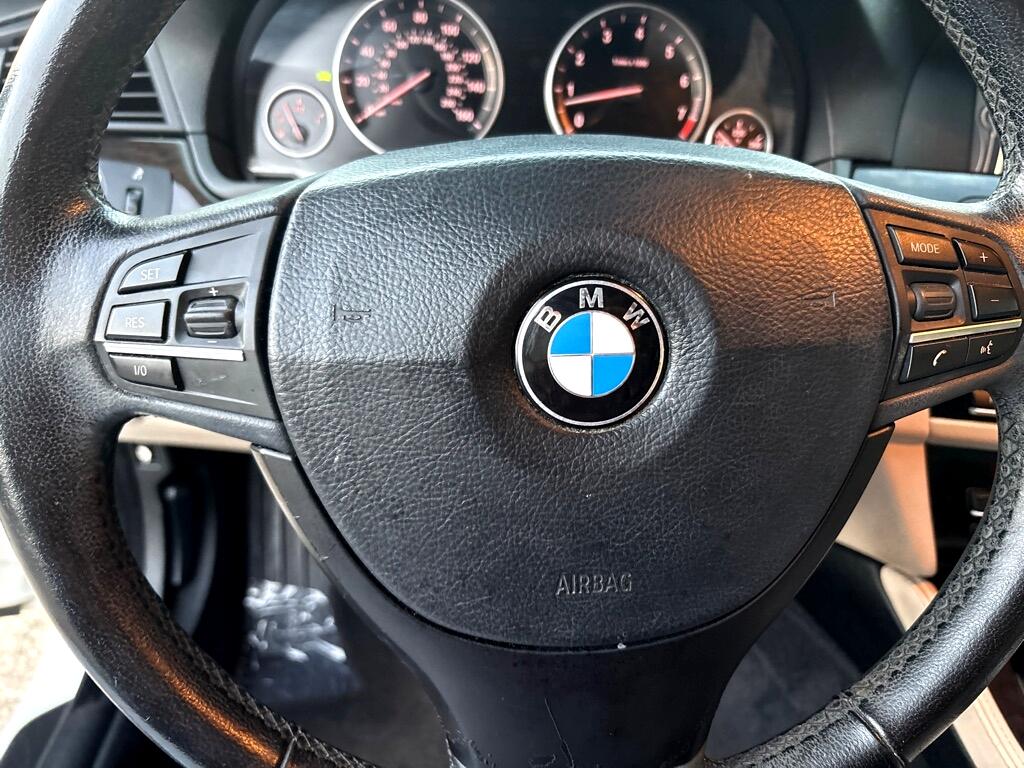 BMW 5 Series 4dr Sdn 528i RWD 2011