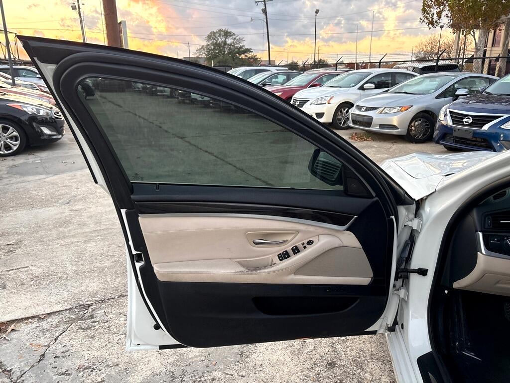 BMW 5 Series 4dr Sdn 528i RWD 2011