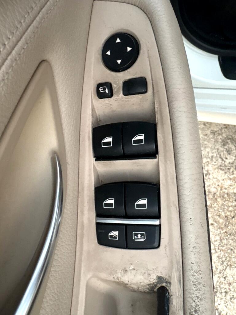 BMW 5 Series 4dr Sdn 528i RWD 2011