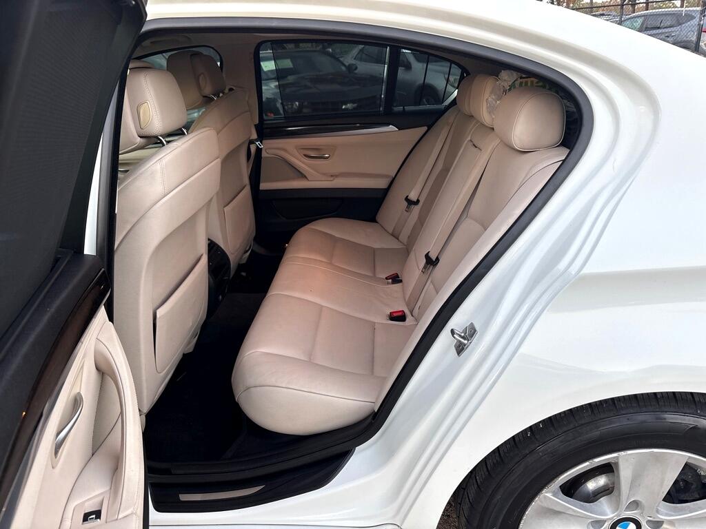 BMW 5 Series 4dr Sdn 528i RWD 2011