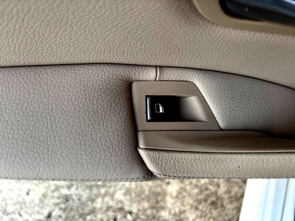 BMW 5 Series 4dr Sdn 528i RWD 2011