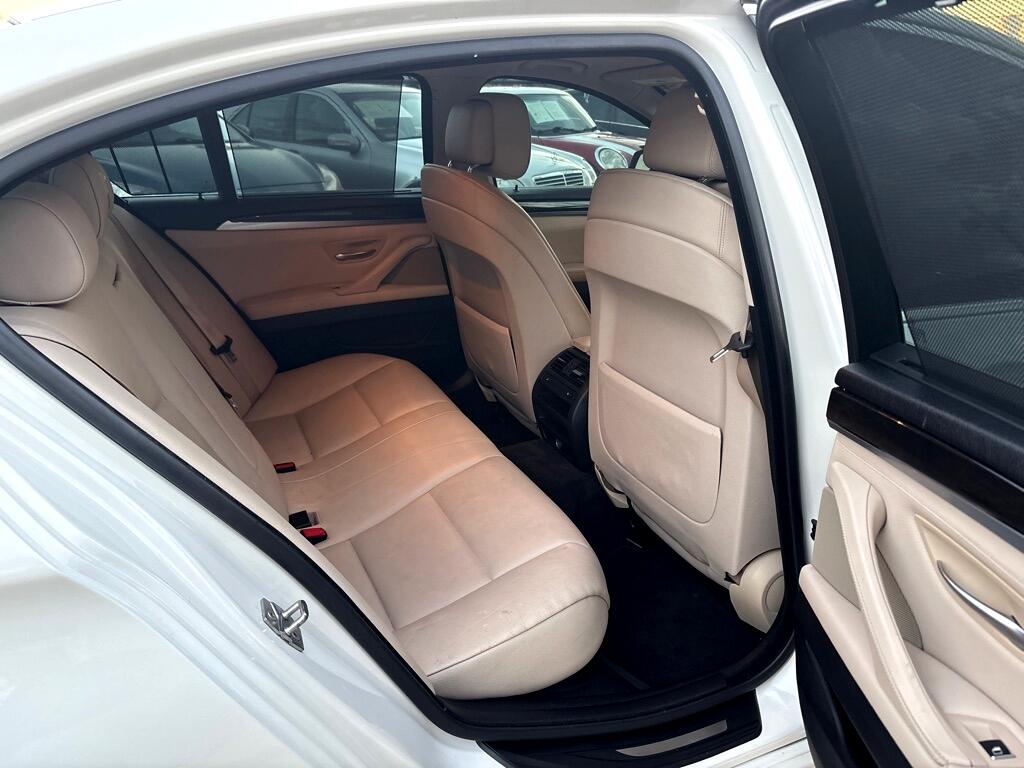 BMW 5 Series 4dr Sdn 528i RWD 2011