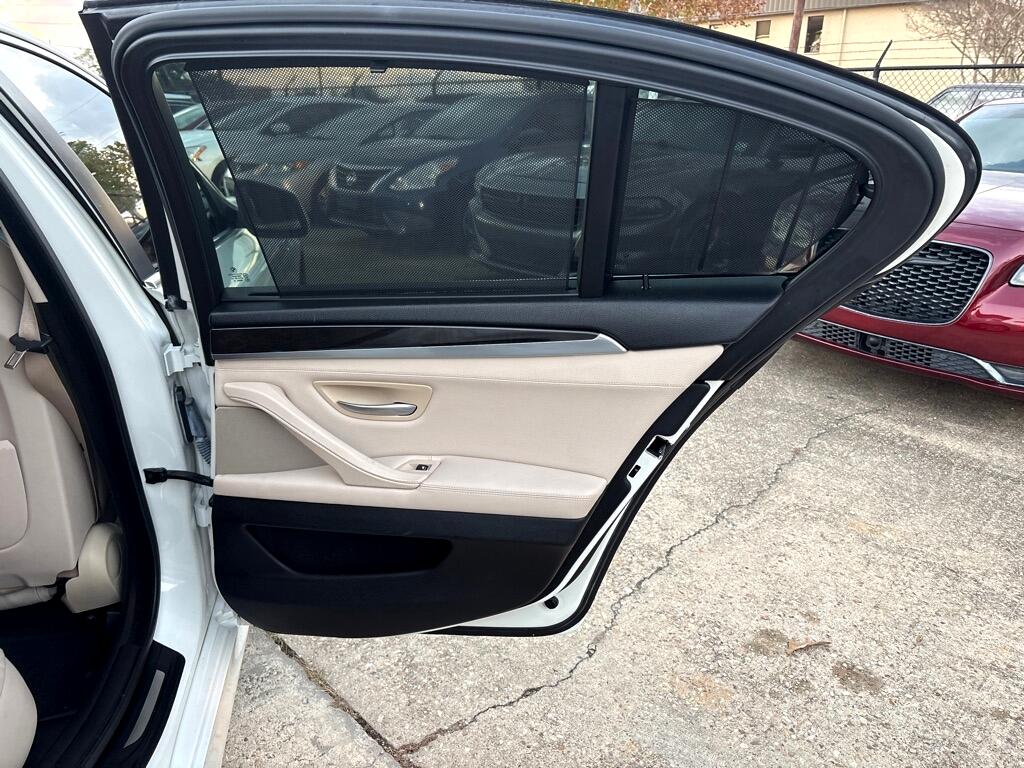 BMW 5 Series 4dr Sdn 528i RWD 2011