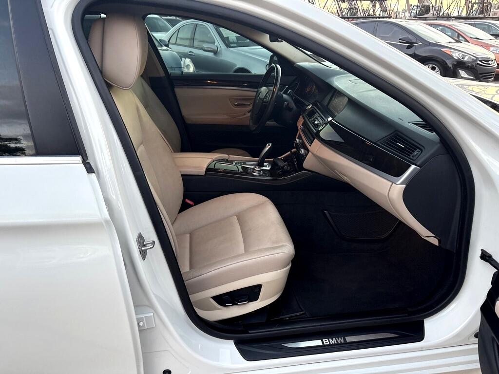 BMW 5 Series 4dr Sdn 528i RWD 2011