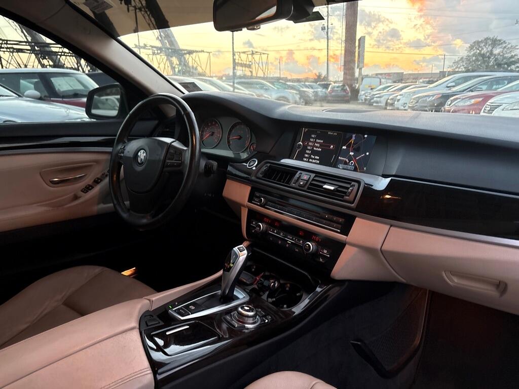 BMW 5 Series 4dr Sdn 528i RWD 2011