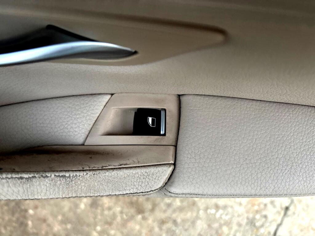 BMW 5 Series 4dr Sdn 528i RWD 2011