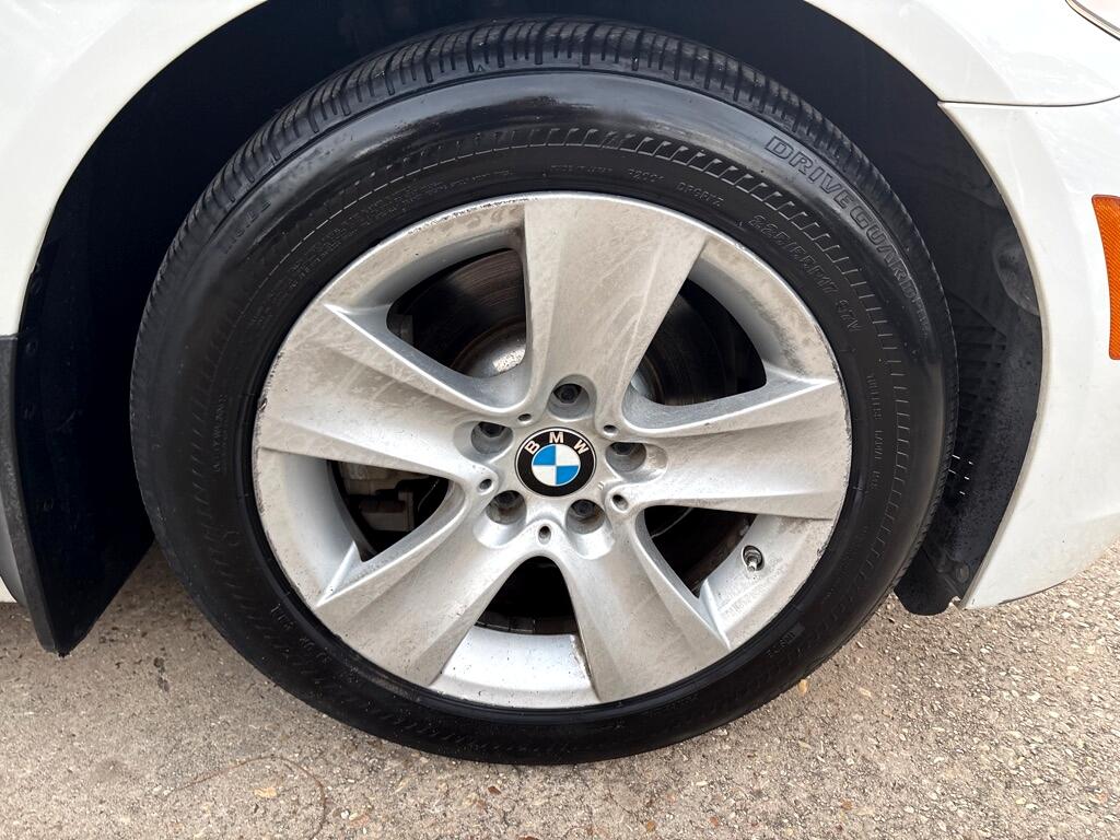 BMW 5 Series 4dr Sdn 528i RWD 2011