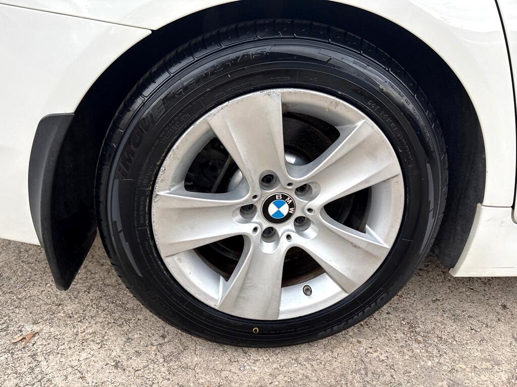 BMW 5 Series 4dr Sdn 528i RWD 2011