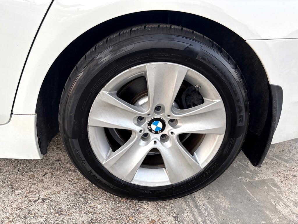 BMW 5 Series 4dr Sdn 528i RWD 2011