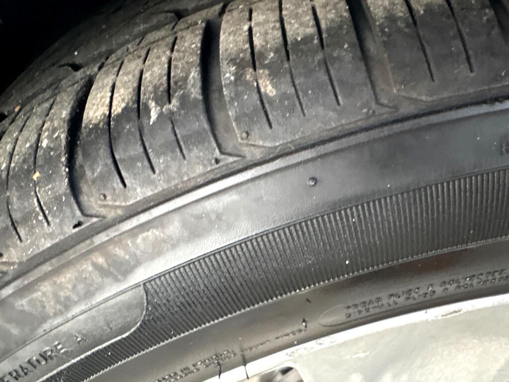 BMW 5 Series 4dr Sdn 528i RWD 2011