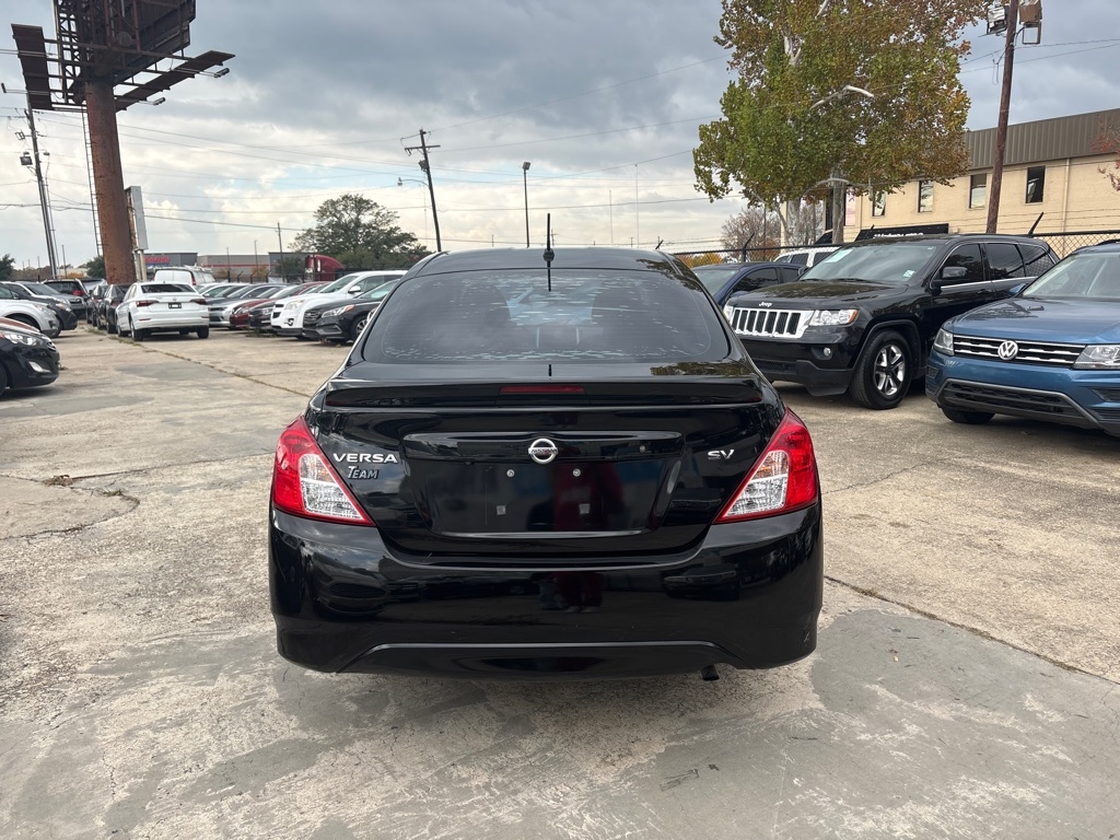 Nissan Versa Sedan SV CVT 2019