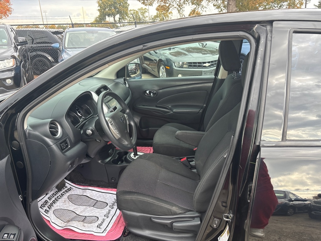 Nissan Versa Sedan SV CVT 2019