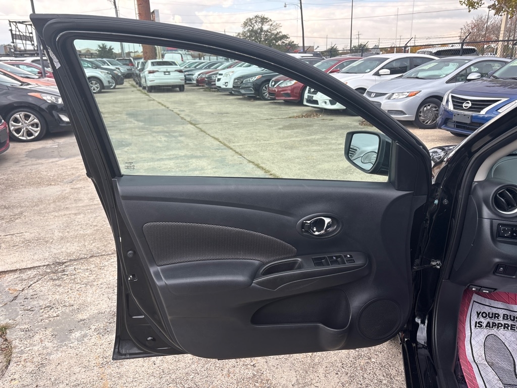 Nissan Versa Sedan SV CVT 2019