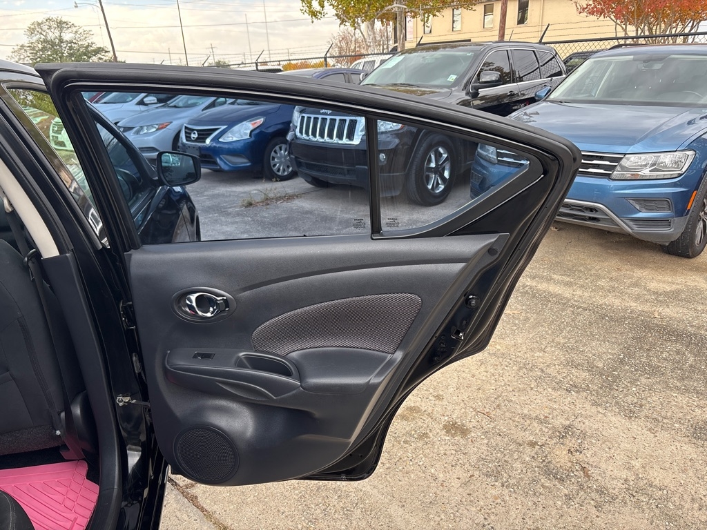 Nissan Versa Sedan SV CVT 2019