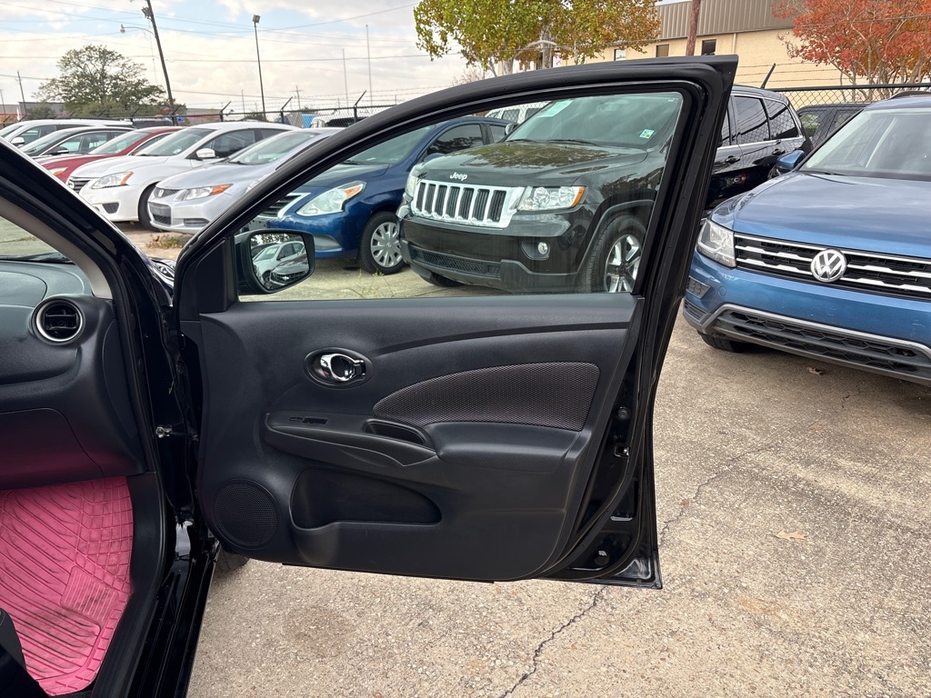 Nissan Versa Sedan SV CVT 2019