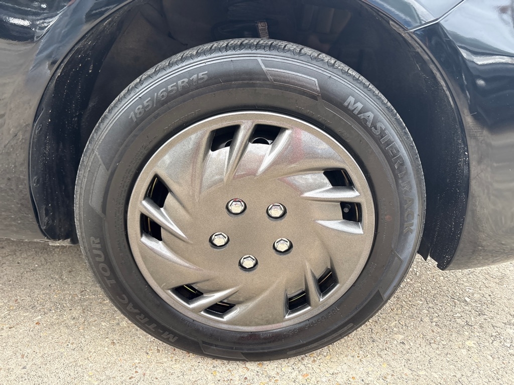 Nissan Versa Sedan SV CVT 2019