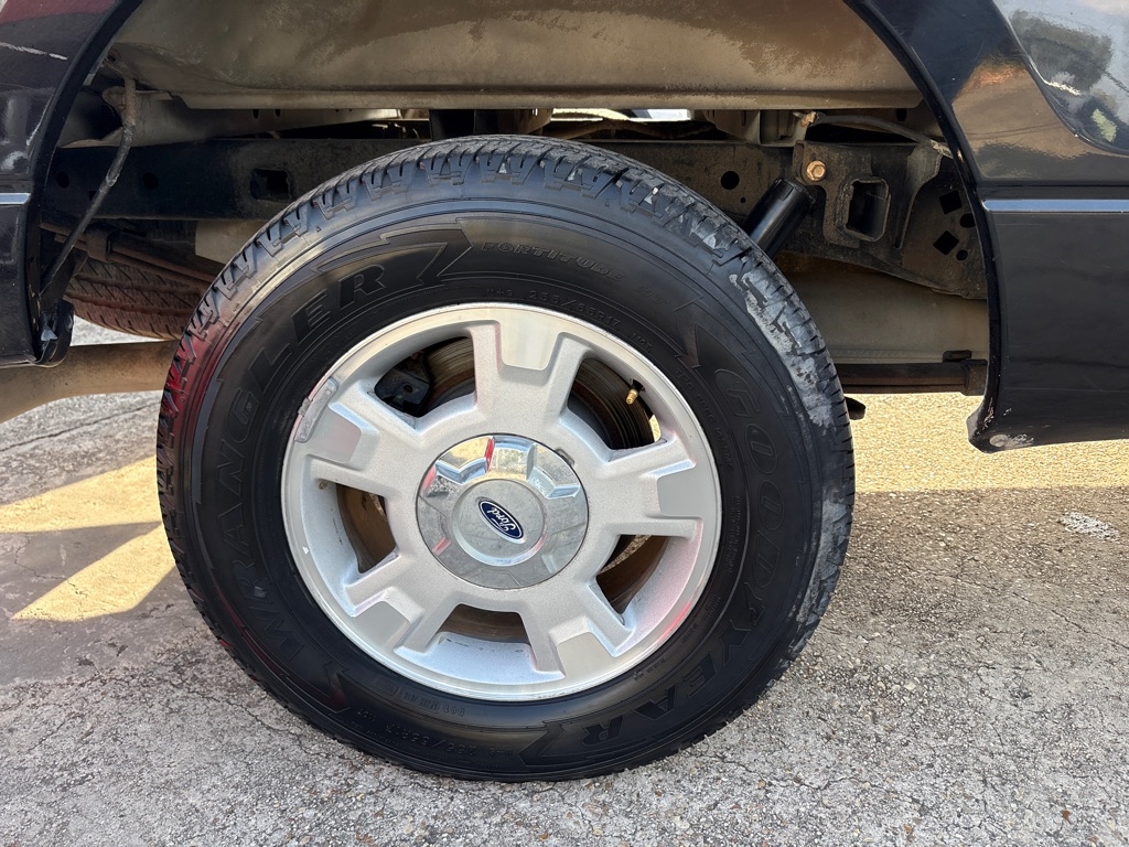 Ford F-150 2WD SuperCrew 145" XL 2011