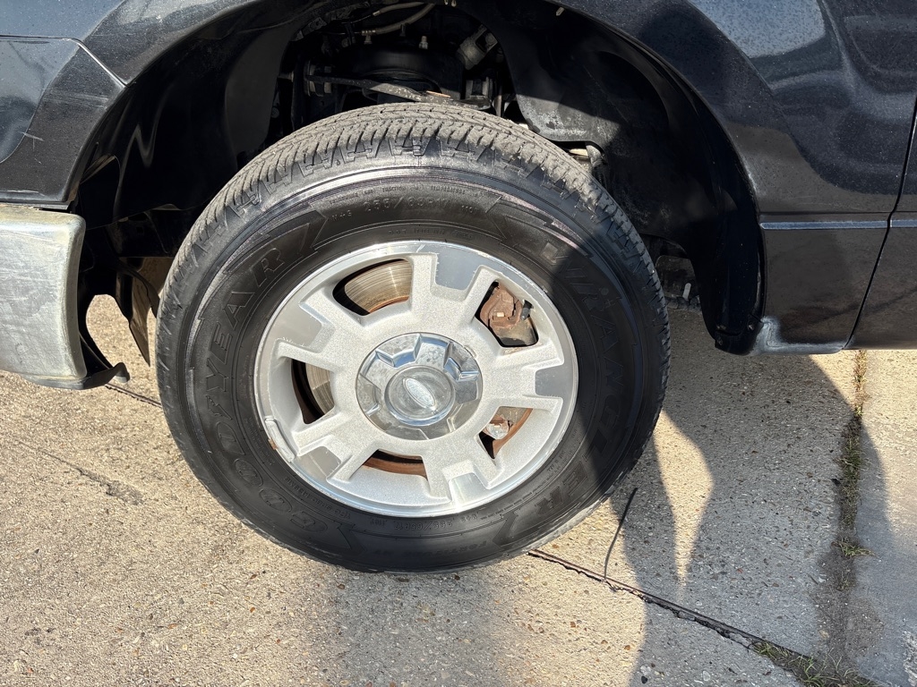 Ford F-150 2WD SuperCrew 145" XL 2011