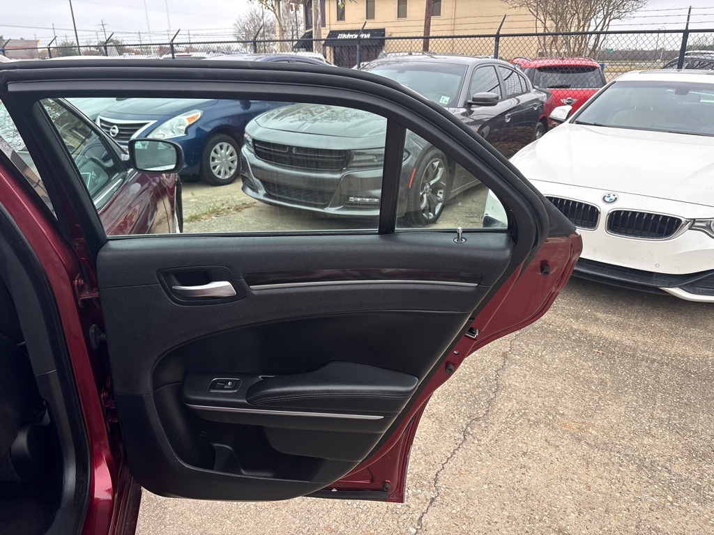 Chrysler 300 4dr Sdn Limited AWD 2015