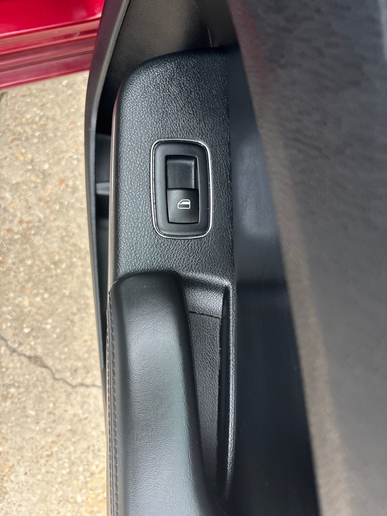 Chrysler 300 4dr Sdn Limited AWD 2015