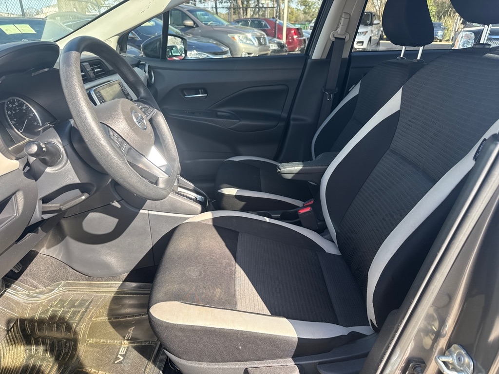 Nissan Versa SV CVT 2020