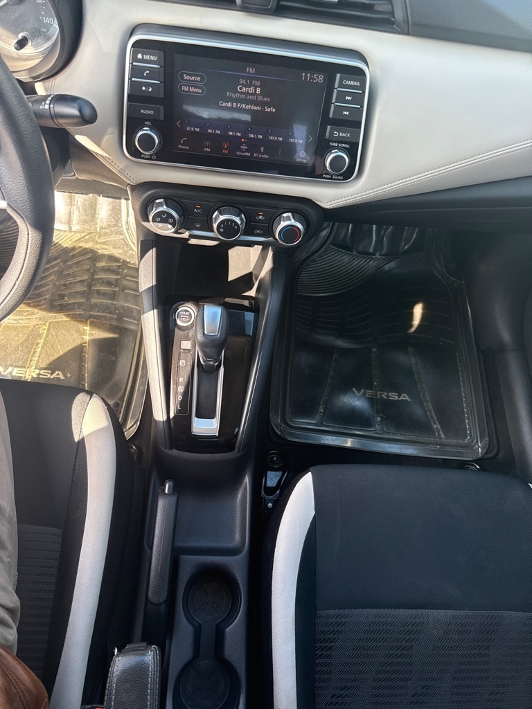 Nissan Versa SV CVT 2020