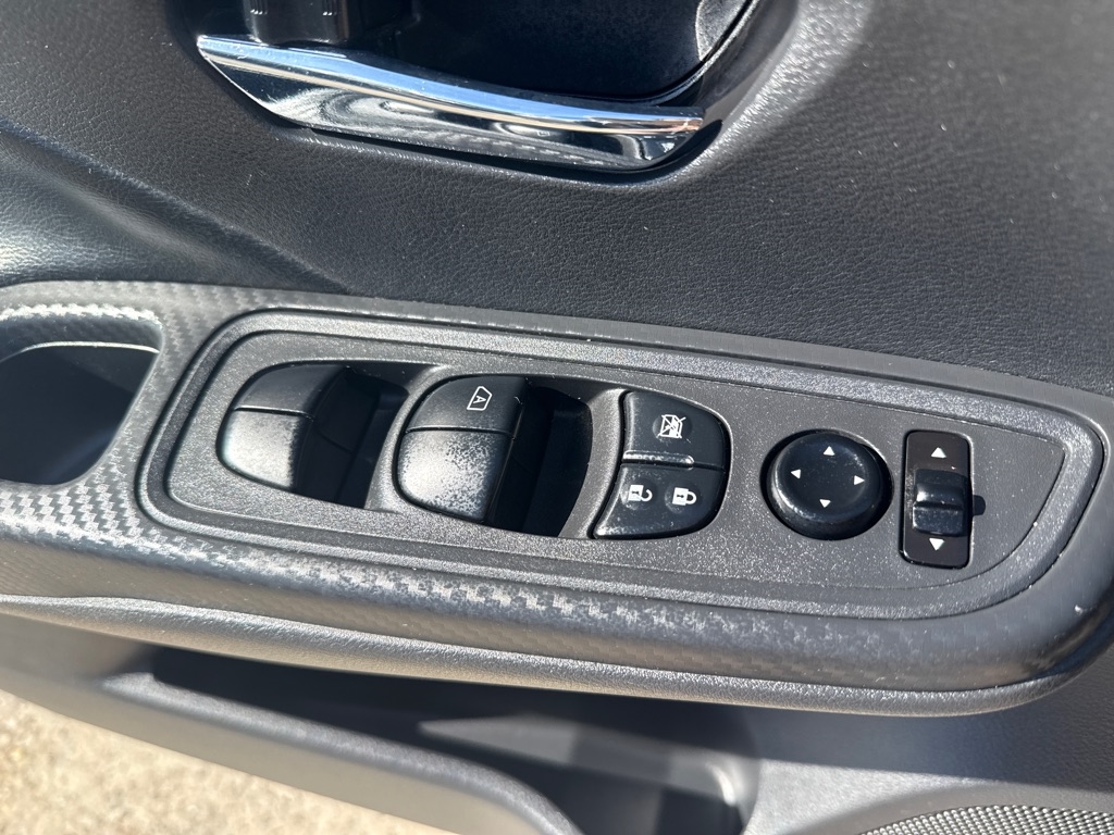 Nissan Versa SV CVT 2020