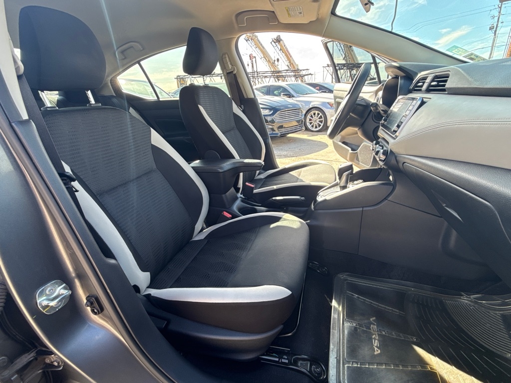 Nissan Versa SV CVT 2020