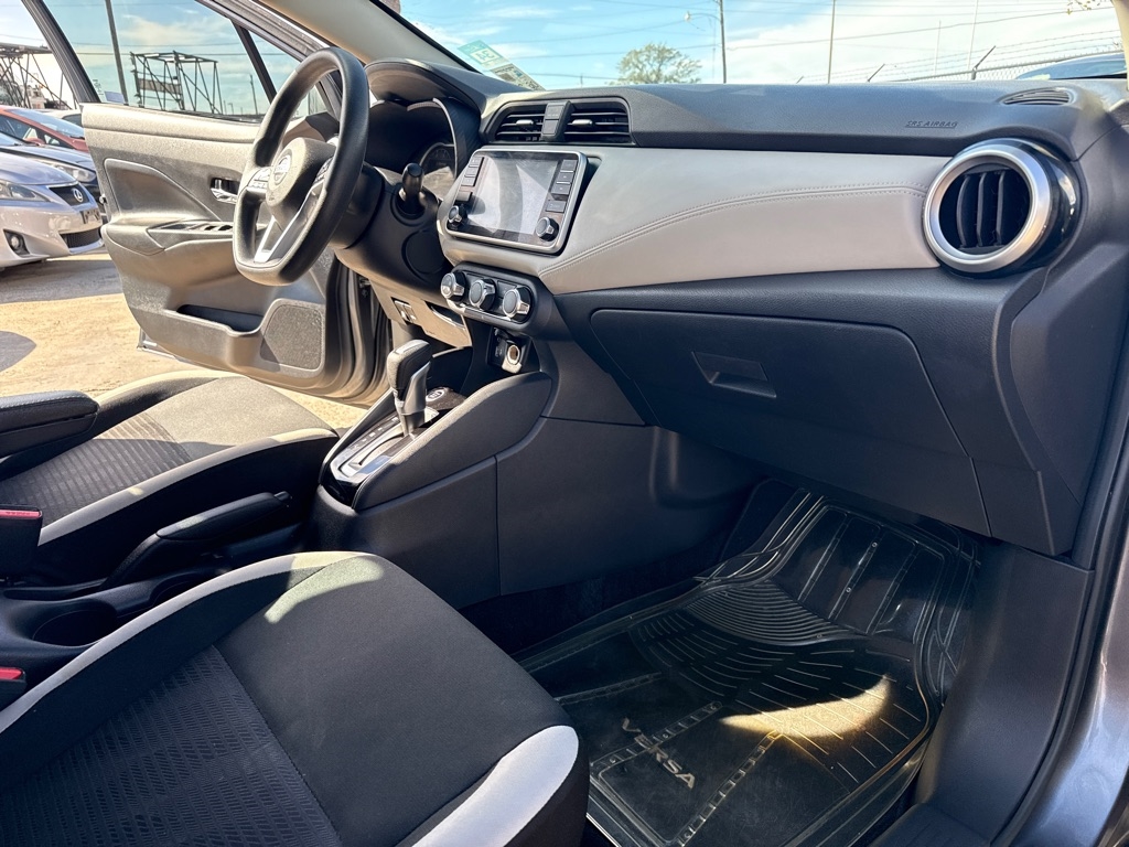 Nissan Versa SV CVT 2020