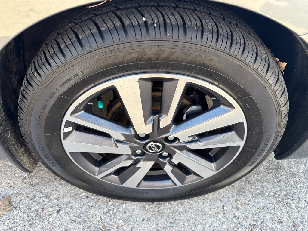 Nissan Versa SV CVT 2020