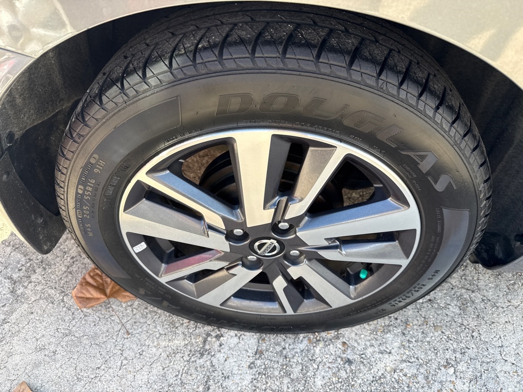 Nissan Versa SV CVT 2020