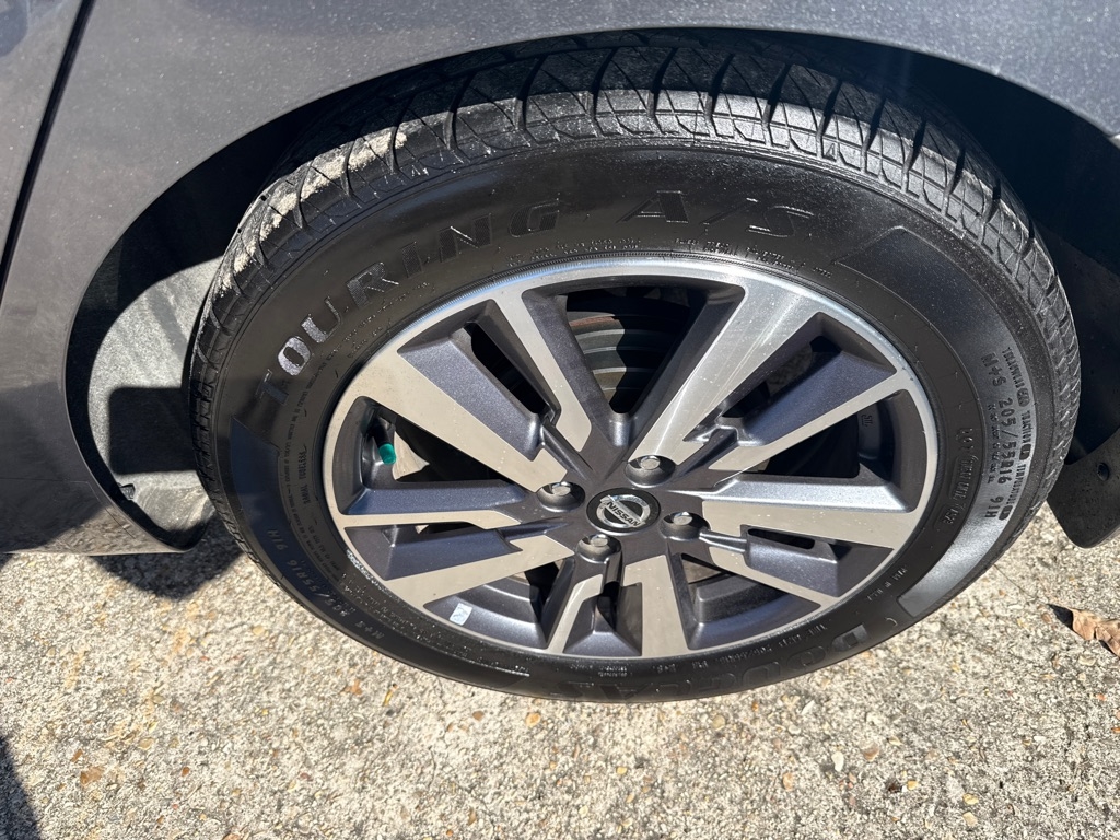 Nissan Versa SV CVT 2020