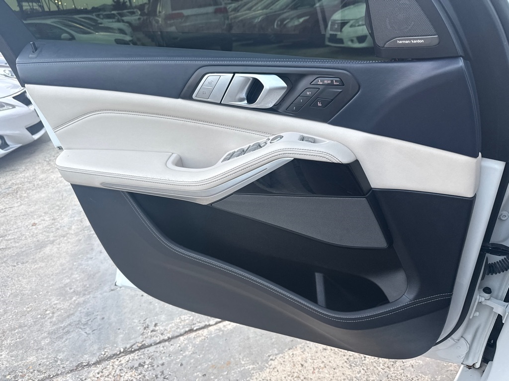 BMW X7 M50i Sports Activity Vehicle 2020